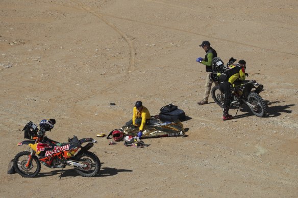 Paulo Goncalves is covered with a blanket after his fatal crash at the Dakar Rally.
