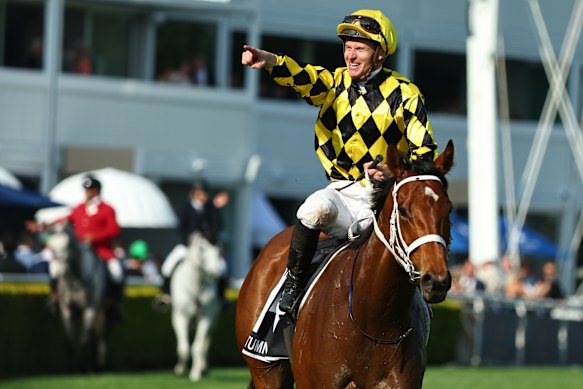 The one to beat again, Autumn Glow with jockey James McDonald on board.