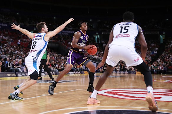 Jaylen Adams takes the Melbourne United defence.