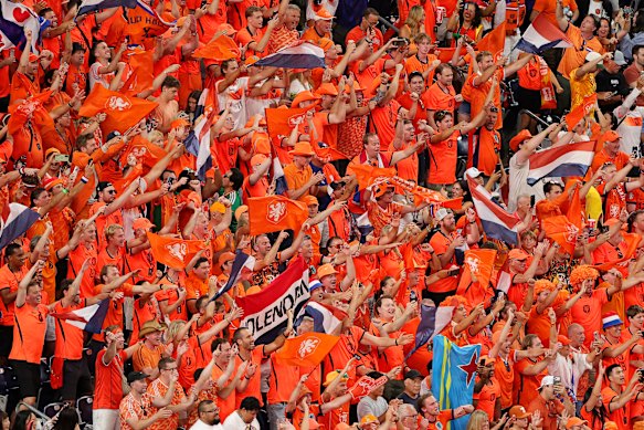 A sea of Oranje.