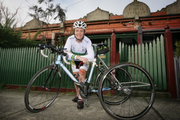 Champion cyclist Carol Cooke has been taken off to hospital after a nasty fall in the women’s T1-2 road race. 