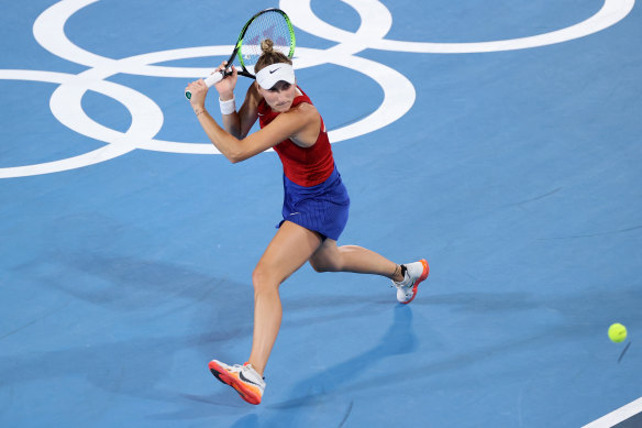 Marketa Vondrousova plays a backhand during her third-round match against Naomi Osaka.