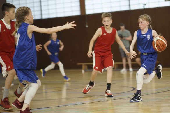 Raise the Bar follows a basketball team of Icelandic girls who want to play against boys.