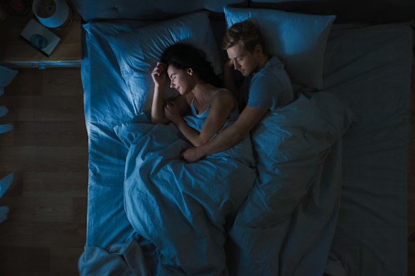 It has become something of a cliché that men fall asleep after orgasm and women stay more alert, but research does back this up.