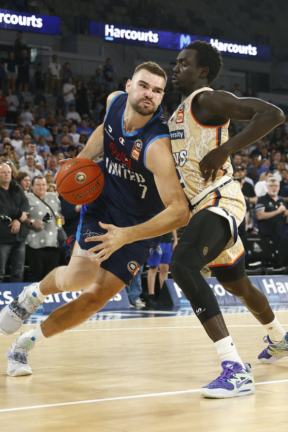 Humphries playing for Melbourne United last October, under pressure from Bul Kuol of the Cairns Taipans.