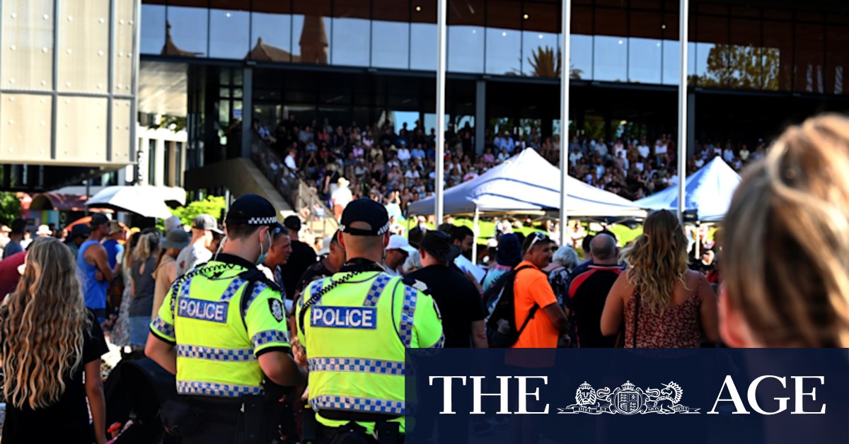 Protesters howl down rejection of anti-vaccine mandate petition at Fremantle council - Vimarsana News