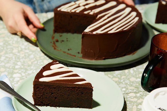 Would it even be an Australian mud cake without that signature white squiggle?