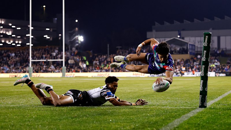 NRL LIVE updates: Warriors lead Tigers after Afoa sin-binning