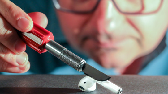 Taking apart an Airpod to replace the battery, without destroying the outer casing, is impossible.