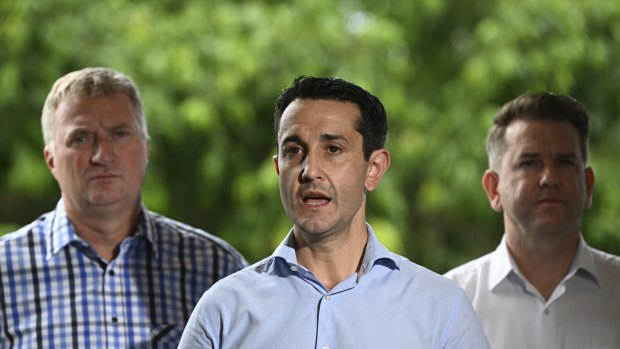 Queensland Opposition Leader David Crisafulli (centre).