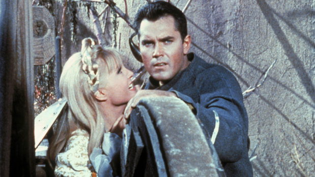 Captain Pike (Jeffrey Hunter) and Vina (Susan Oliver) as they appeared in the 1966 pilot episode of Star Trek.