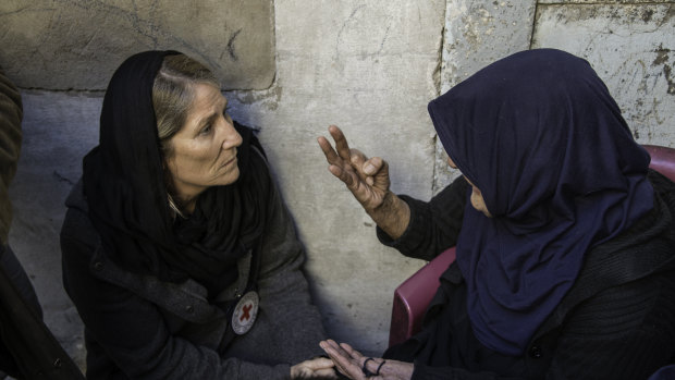 The head of the ICRC's Iraq delegation, Katharina Ritz, listens to an old woman who lost her whole family, her home and hope in an airstrike.
