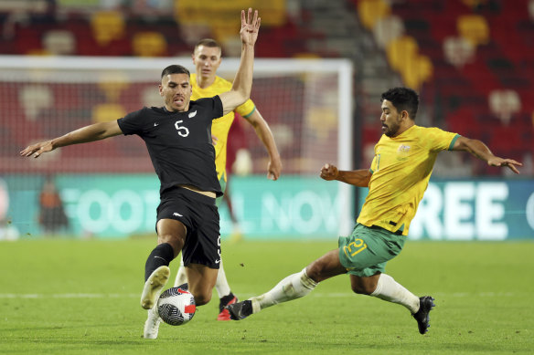 Massimo Luongo battles for the ball.