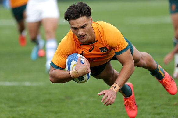 Jordan Petaia scores for Australia agaisnt Argentina in Mendoza.