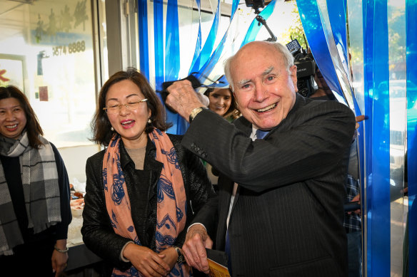 Former PM John Howard campaigning in Glen Waverley with former Chisholm MP Gladys Liu.