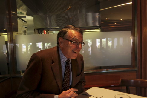 Former ICAC commissioner David Ipp at lunch with Herald journalist Michaela Whitbourn, July 2014.