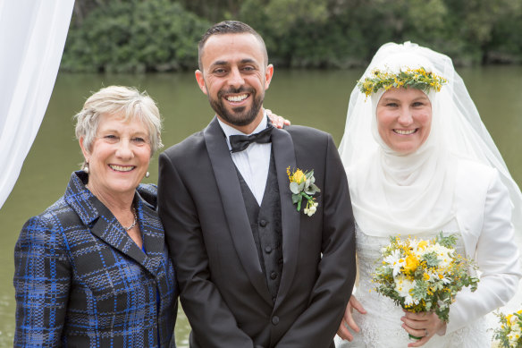 Heather and her husband Sami  on their wedding day in 2017, with Di.
