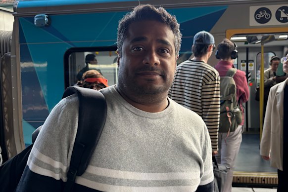 O residente de Cranbourne, Manoj Mathew, estima que sua viagem levará 25 minutos a mais.