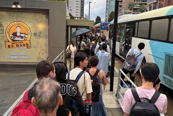 The closure of the Metro and T1 Line has caused long bus lines outside Chatswood station.