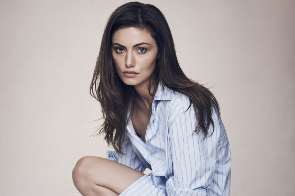 Phoebe Tonkin: "I’m an ’80s girl. I love that late ’80s/early ’90s New York kind of vibe: big earrings, shoulder pads, big hair and denim."