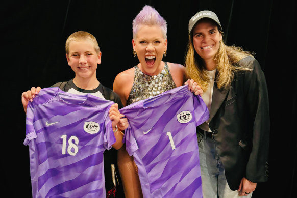 Lydia Williams presents Pink and her daughter, Willow, with the first retail versions of the Matildas goalkeeping kit, which will go on sale on Tuesday.