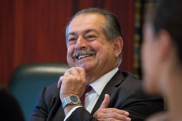 Corporate heavyweight Andrew Liveris backs carbon pricing as a way to lower emissions.