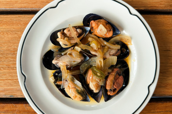 Pickled mussels, fennel, green chilli.