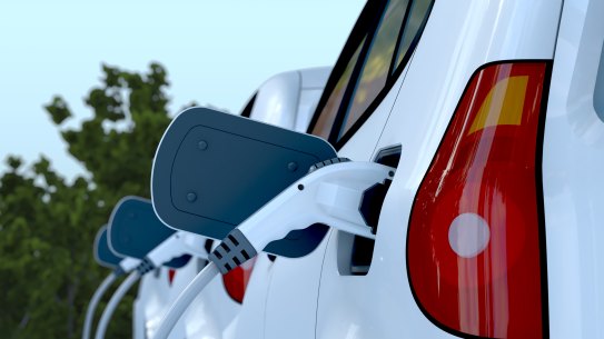 Electric cars would save lives and cut costs, but Australians 'risk being left behind'