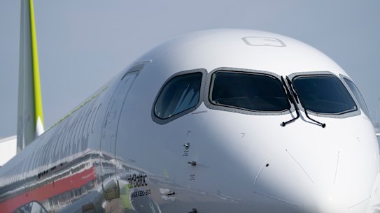 Airbus A220.