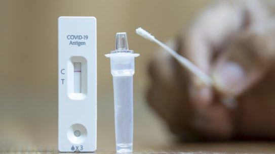 Rapid tests could soon replace isolation requirements for close contacts, but state politicians are nervous. 