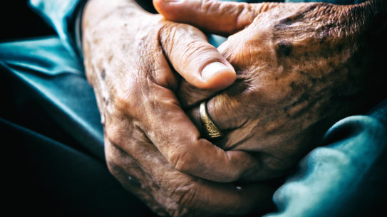 The government is promising to increase the threshold for the Commonwealth seniors’ health card.