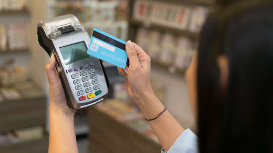 Ahead of a Reserve Bank review of the payments system, the government has said it is prepared to ban surcharge fes on debit cards.