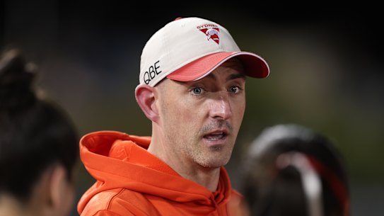 Swans coach Colin O’Riordan speaks to his players during the round three AFLW match between Sydney Swans and Euro-Yroke (St Kilda Saints) in Coffs Harbour. 