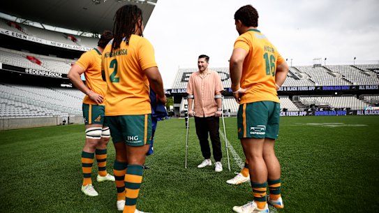 Wallabies players chat with Nathan Charles ahead of the captains run at Eden Park.