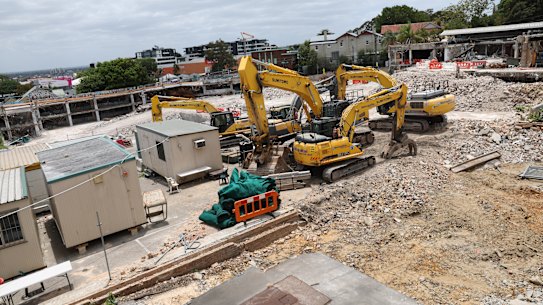 Demolition of the old Balmain Leagues Club on Victoria Road
