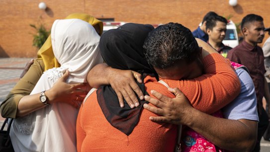 Lion Air director suspended as fuselage still proves difficult to find