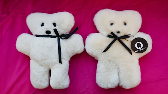 The FLATOUTbear (right) and Aldi’s version (left), side by side.