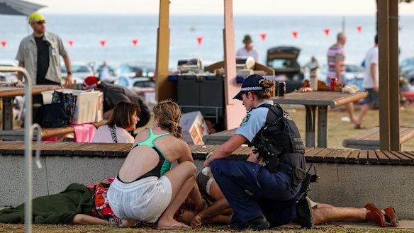 A police officer and member of the public help a victim.