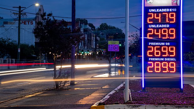 The Transport Workers’ Union and the Australian Road Transport Industrial Organisation want the Fair Work Commission to establish an industry-wide review mechanism based on weekly fuel price rises that will enable drivers to be compensated.