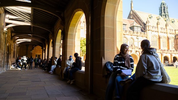 Early offers have no negative impact on student motivation, according to credible studies.