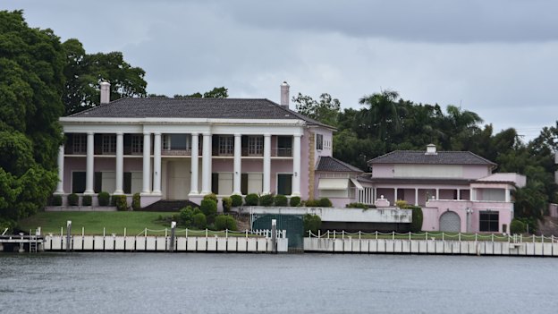 The view of the pink mansion from New Farm Park, on the opposite side of the Brisbane River.
