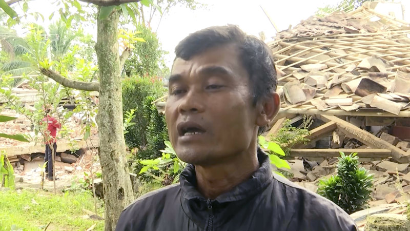 Java Endonezya depreminden kurtulan 11 akrabasını kaybetti