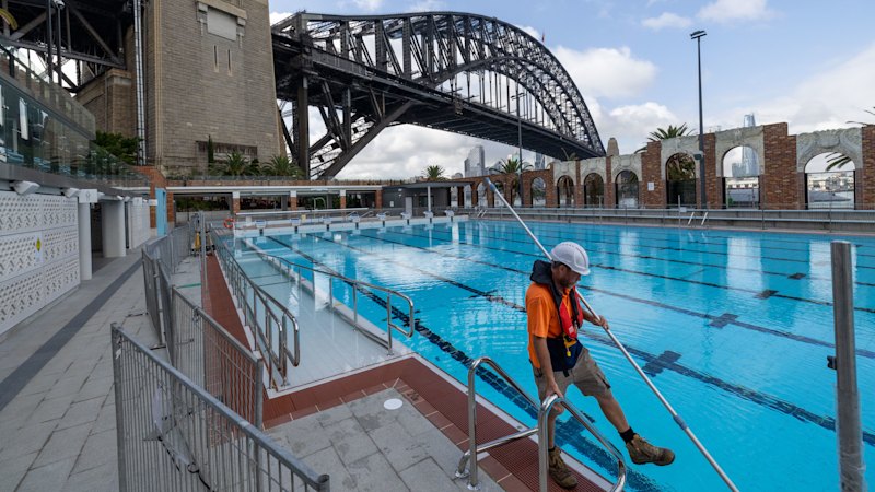 Three in four major council projects delivered late or over budget