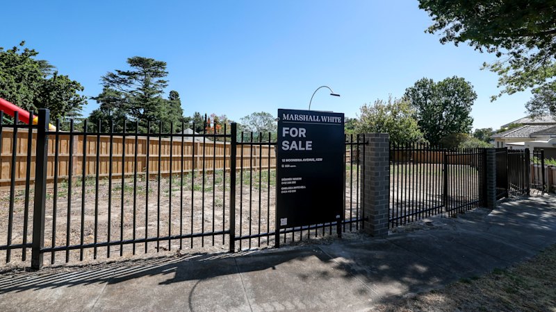 Kew girls school puts prime real estate on the market to pay debt