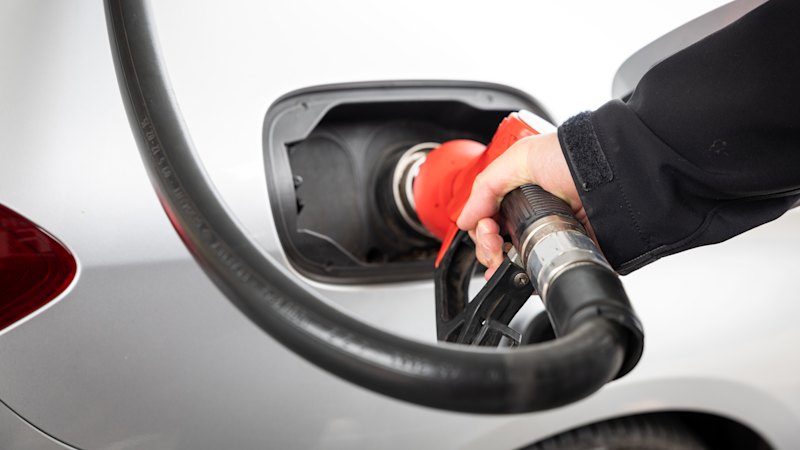 Perth real estate agency cites fuel crisis for handballing inspections to tenant