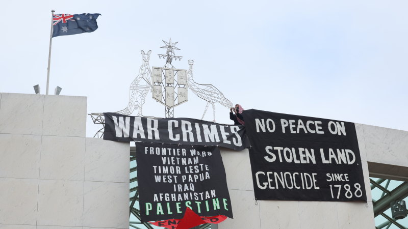 Pro-Palestine protesters unfurl banners from roof of Parliament House