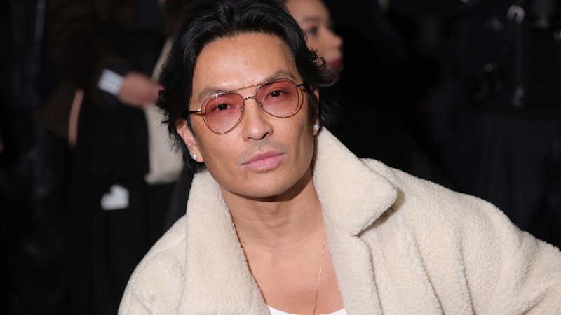 If you want to impress this celebrity designer, don’t wear this outfit on a plane