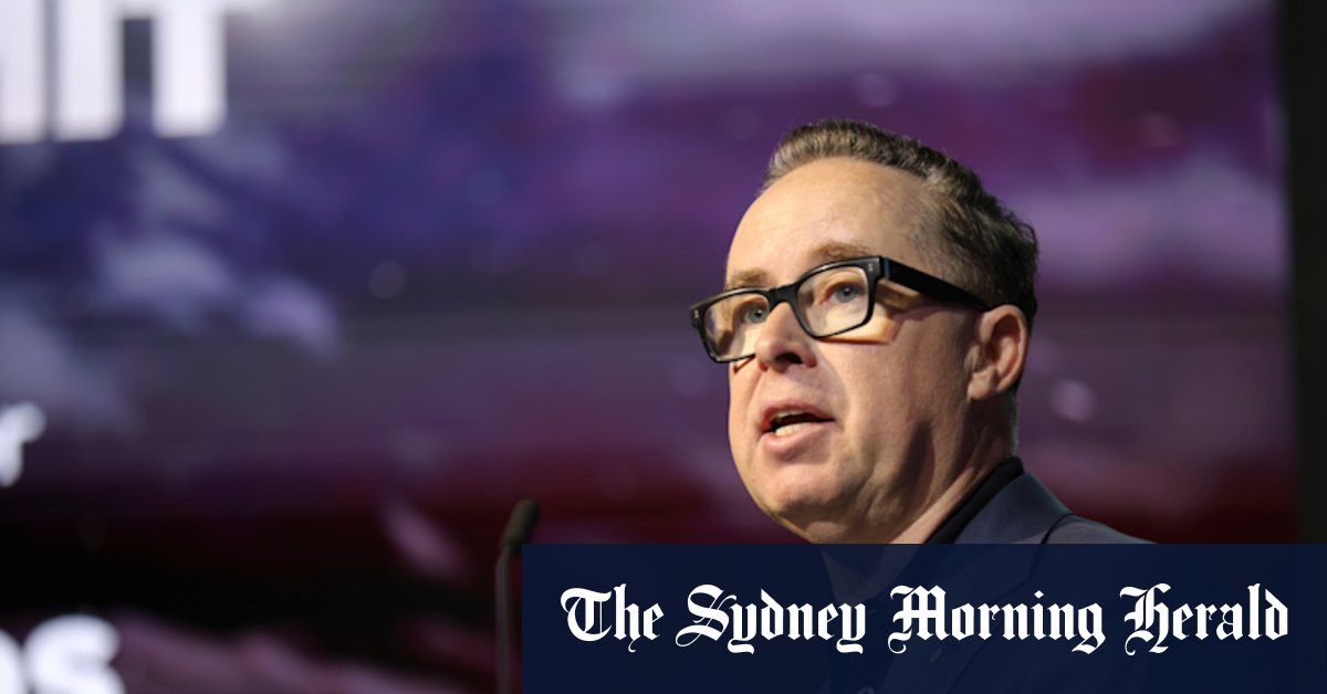 Alan Joyce pockets .8m in Qantas shares in final pay packet from airline