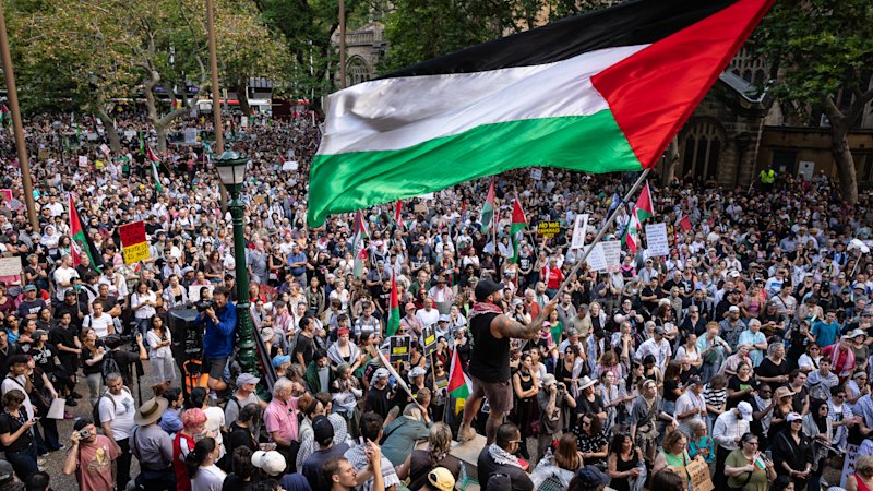 Premier Chris Minns tried to maintain law and order, but his laws have failed him