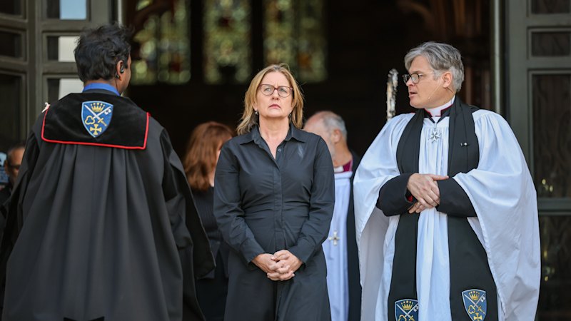 Tears and a prayer for peace as Victoria mourns Bondi victims